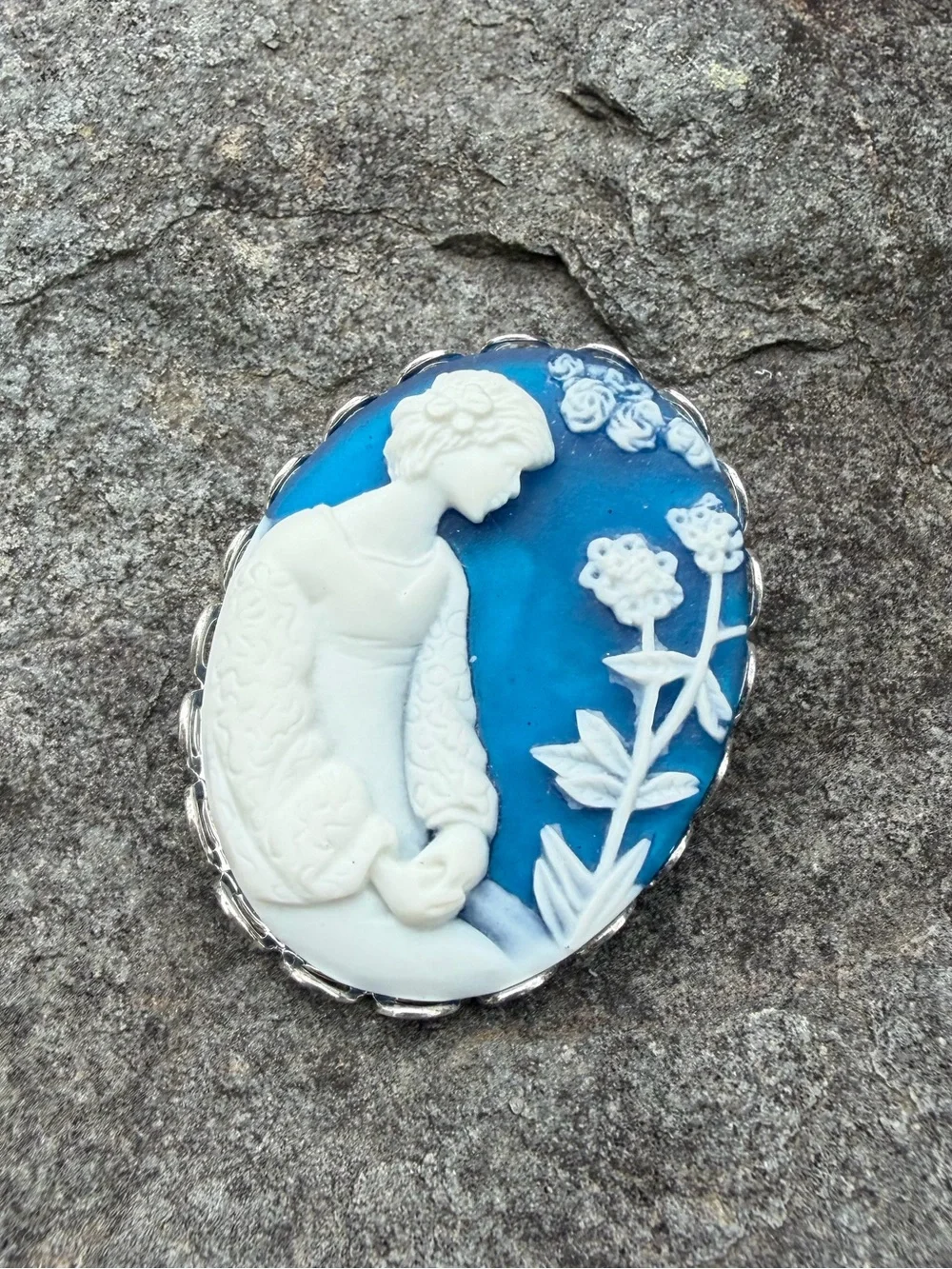 Vintage Garden Lady Figural Blue White Cameo Brooch